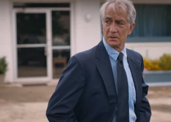 David Strathairn