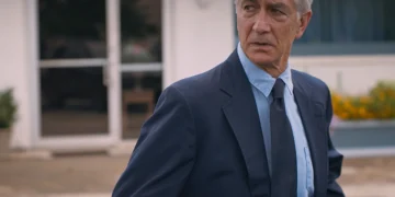 David Strathairn