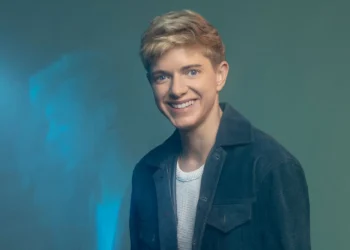 Mae Martin