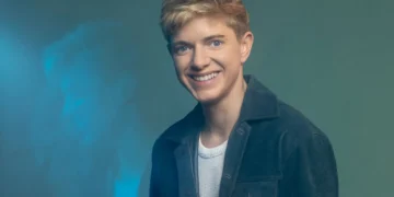 Mae Martin