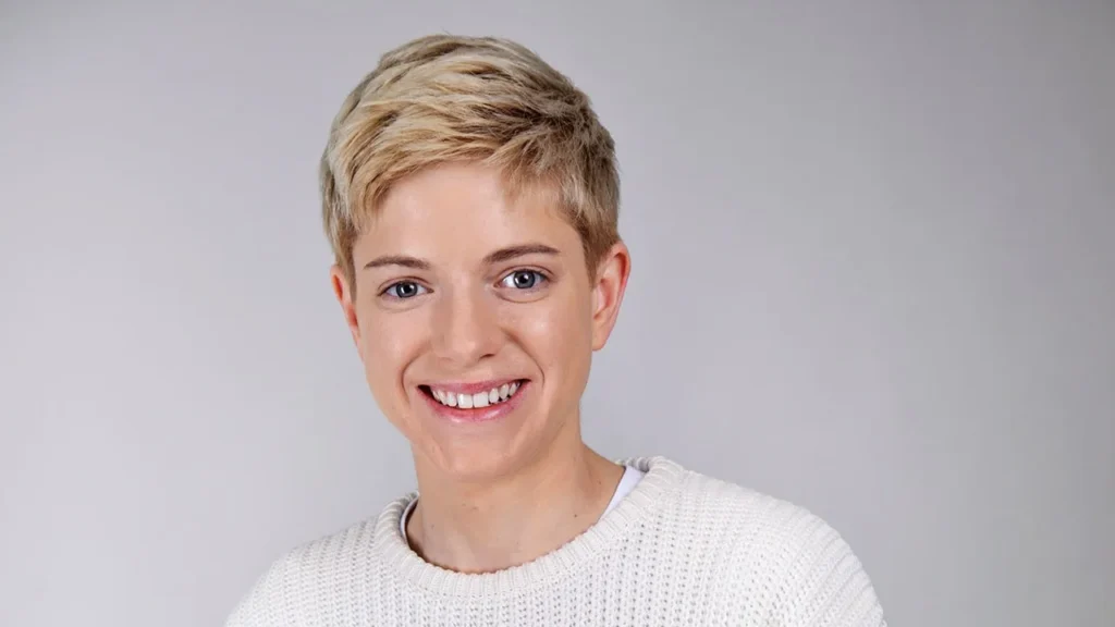 Mae Martin